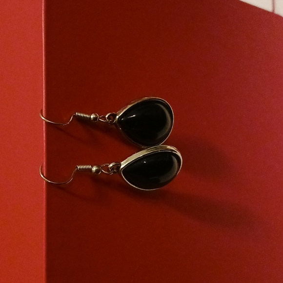 ❤️4/$20⭐️ Teardrop earrings